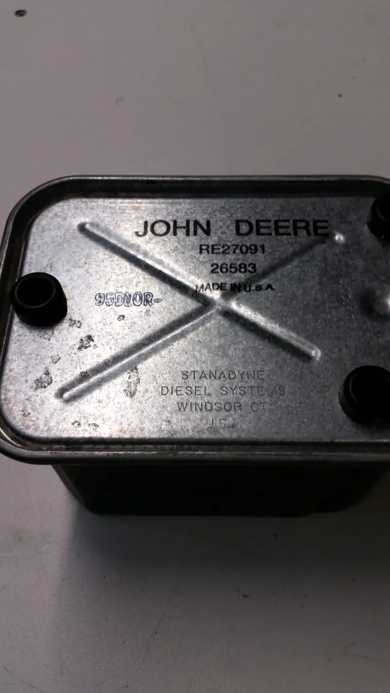 RE27091 John Deere RE27091 Fuel filter